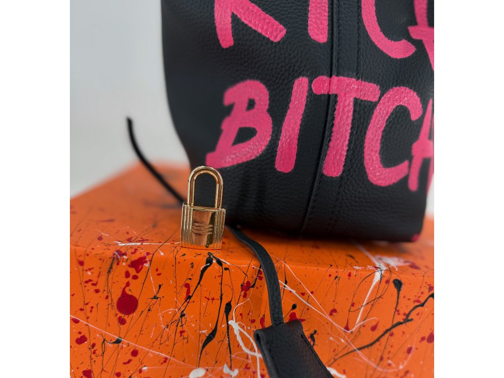 Élise 19 LIMITED EDITION RICH BITCH 01/01