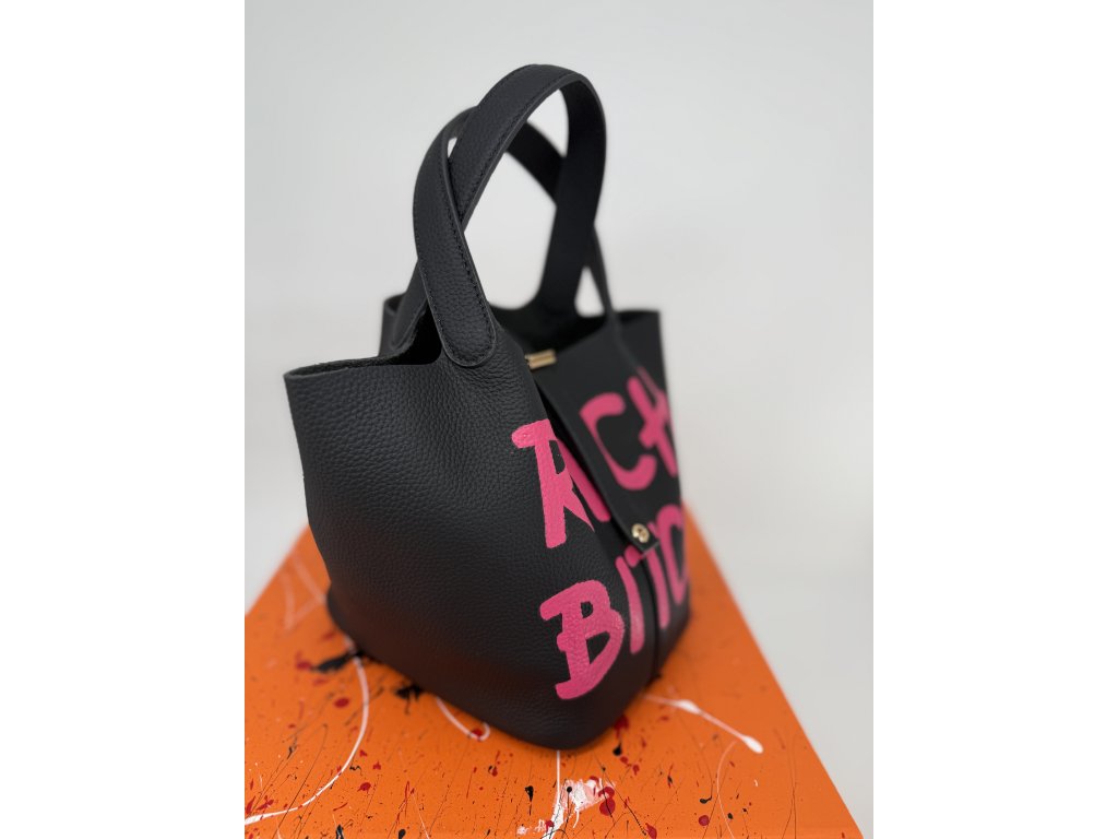 Élise 19 LIMITED EDITION RICH BITCH 01/01