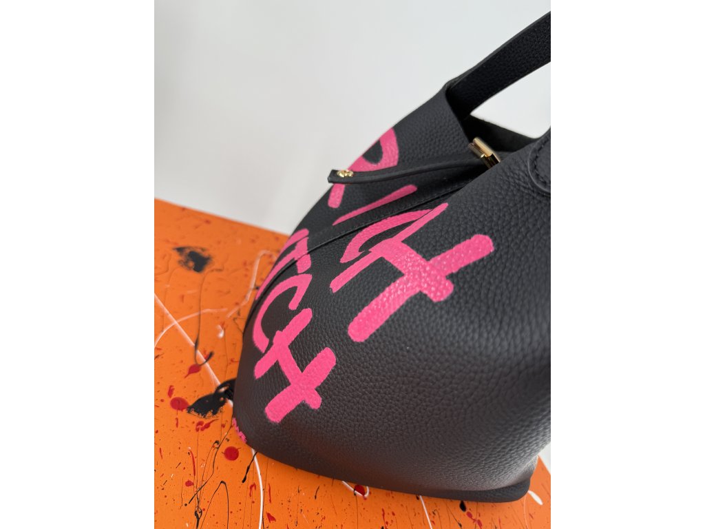 Élise 19 LIMITED EDITION RICH BITCH 01/01