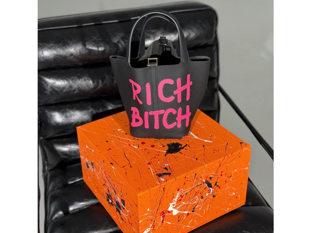 Élise 19 LIMITED EDITION RICH BITCH 01/01