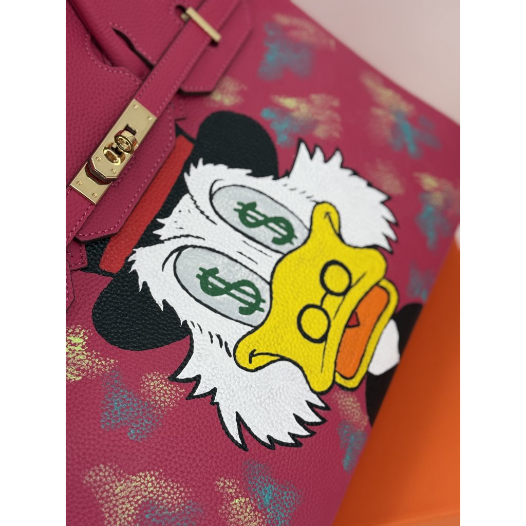 Rich Duck Money Eyes LIMITED EDITION 1/1 – Icona 30 Fuchsia by Luxelle Paris