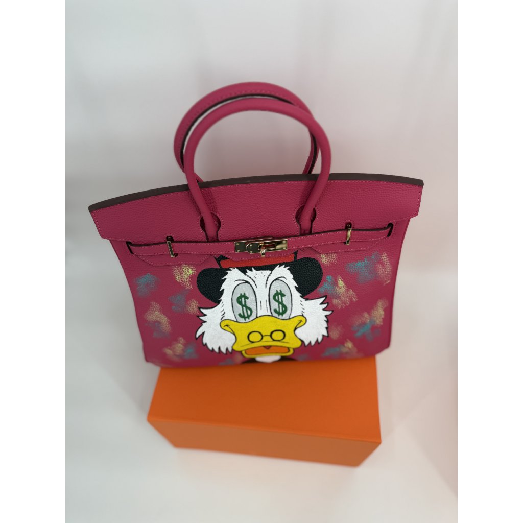 Rich Duck Money Eyes LIMITED EDITION 1/1 – Icona 30 Fuchsia by Luxelle Paris