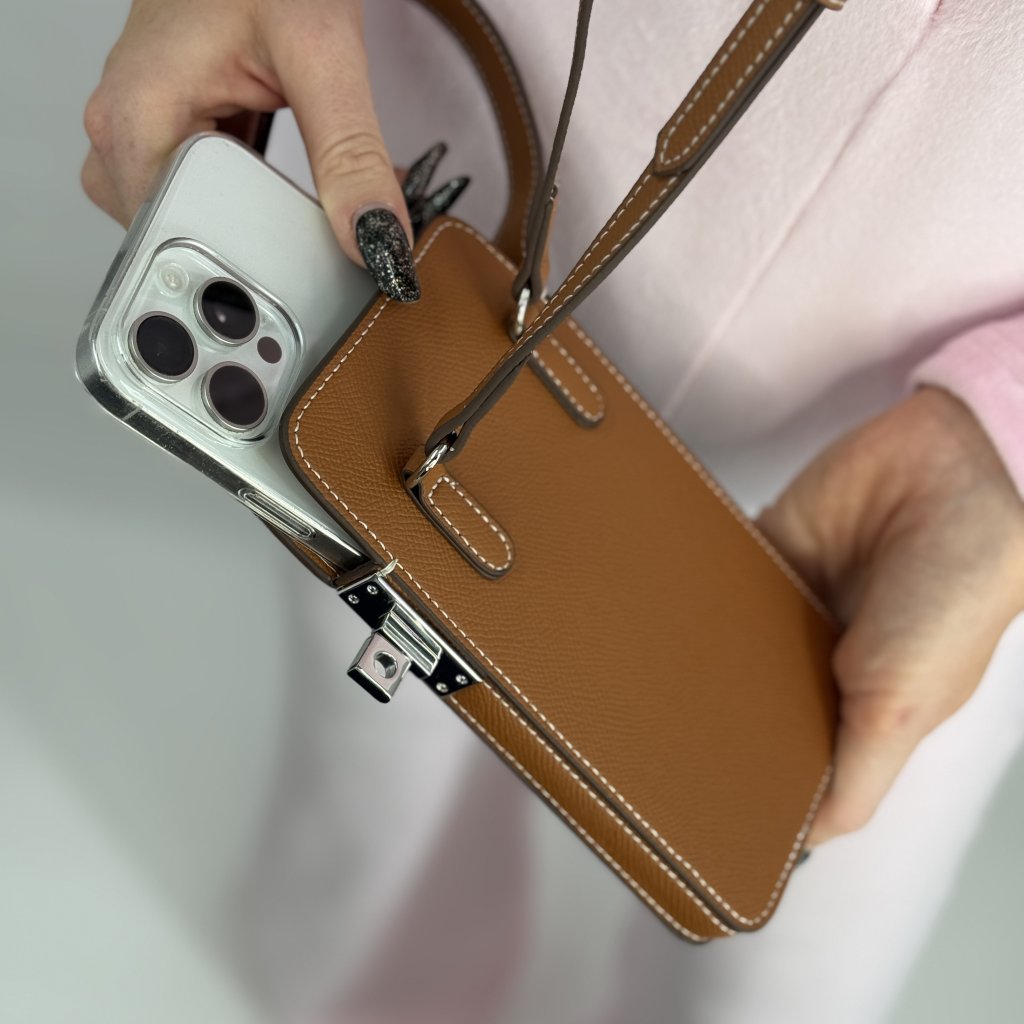 Phone trunk by Luxelle Paris