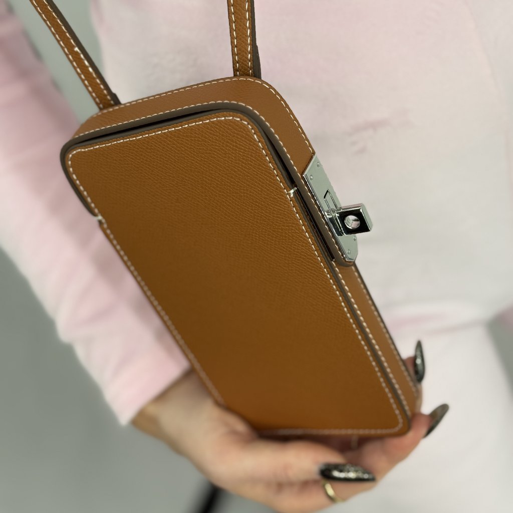Phone trunk by Luxelle Paris