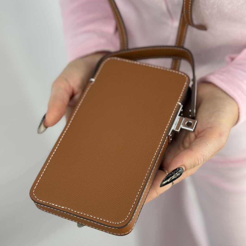 Phone trunk by Luxelle Paris